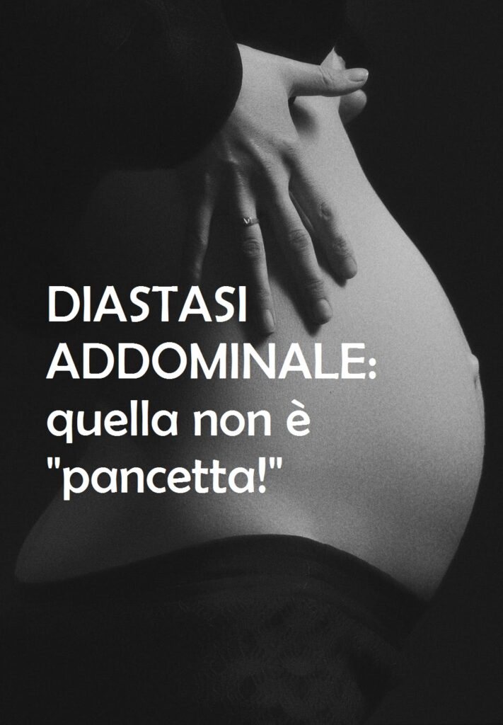 Donna con pancia da diastasi addominale