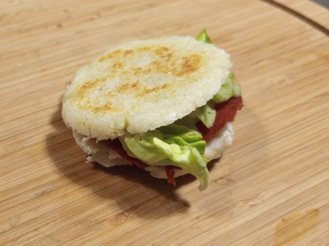 arepas focaccine di mais senza glutine cotte in padella